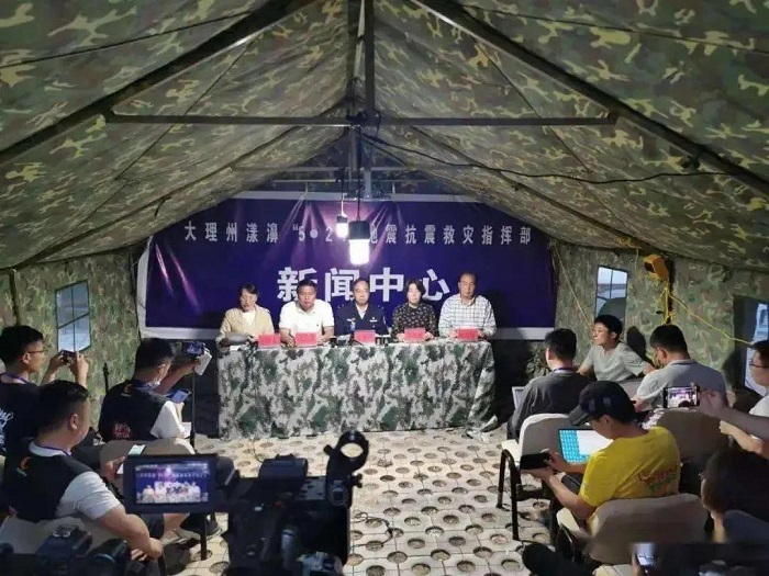 地动无情,人世有爱,